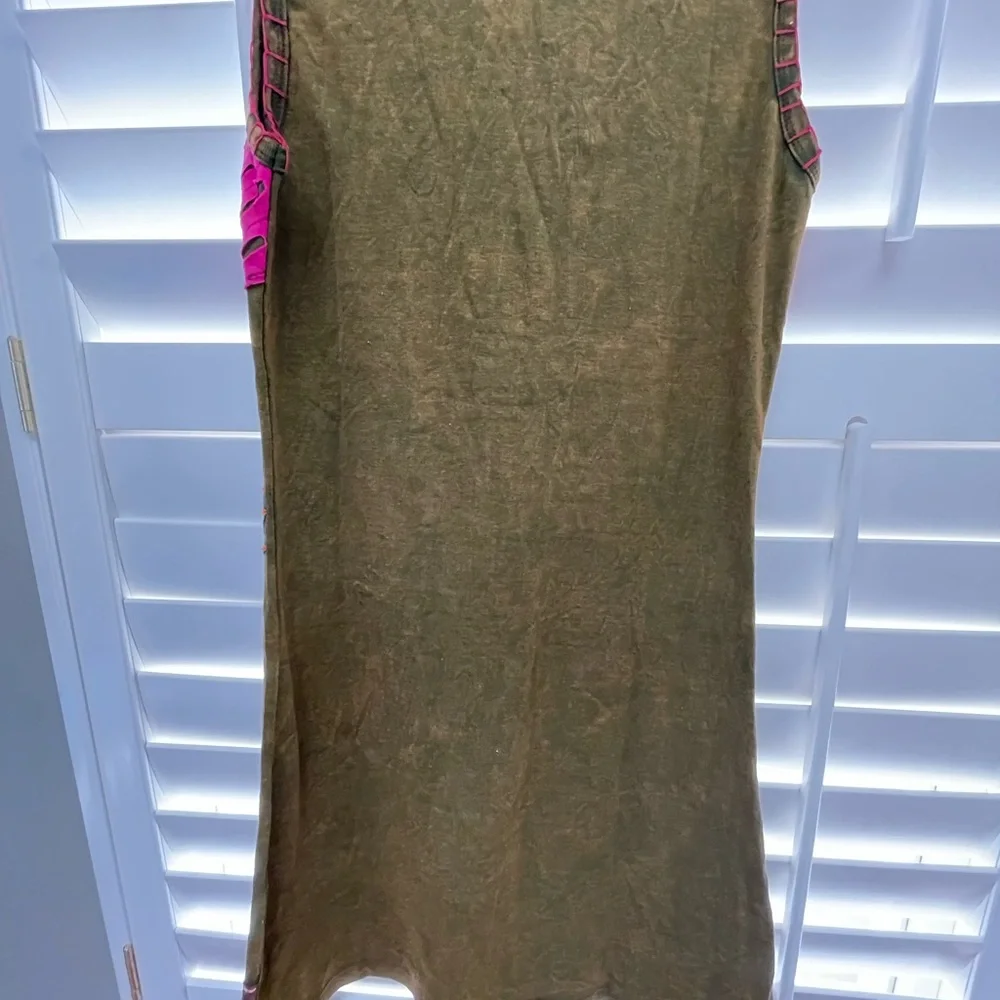Multicolor Embroidered Midi Dress - Picture 4 of 4